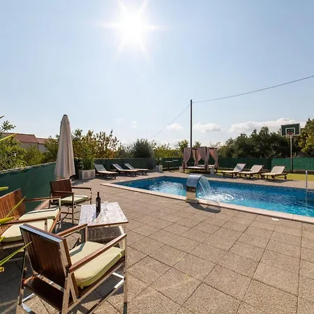 Spacious With Pool And Hot Tub In Holiday home Kastel Stari