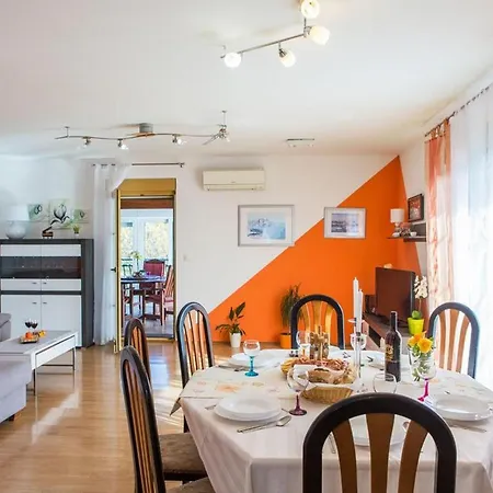 Spacious With Pool And Hot Tub In Holiday home Kastel Stari