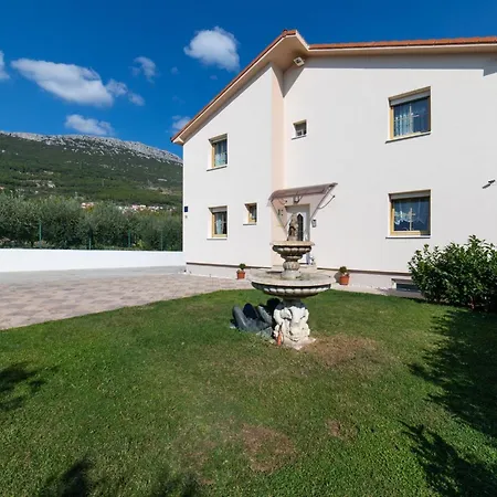 Spacious With Pool And Hot Tub In Holiday home Kastel Stari