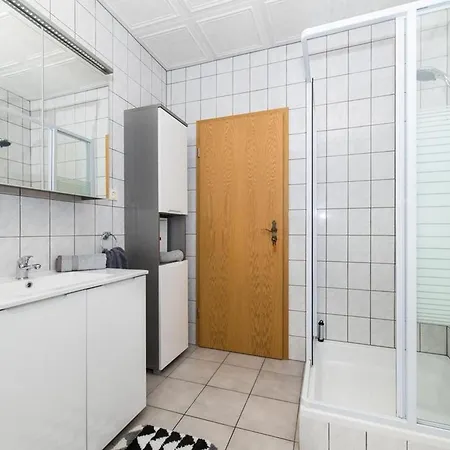 Spacious With Pool And Hot Tub In Kastel Stari